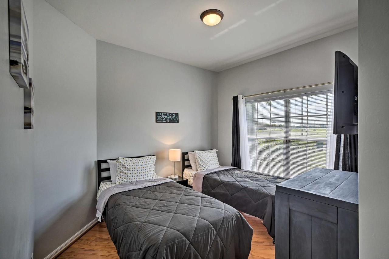 Modern With Patio And Grill In Cape Coral! Cape Coral