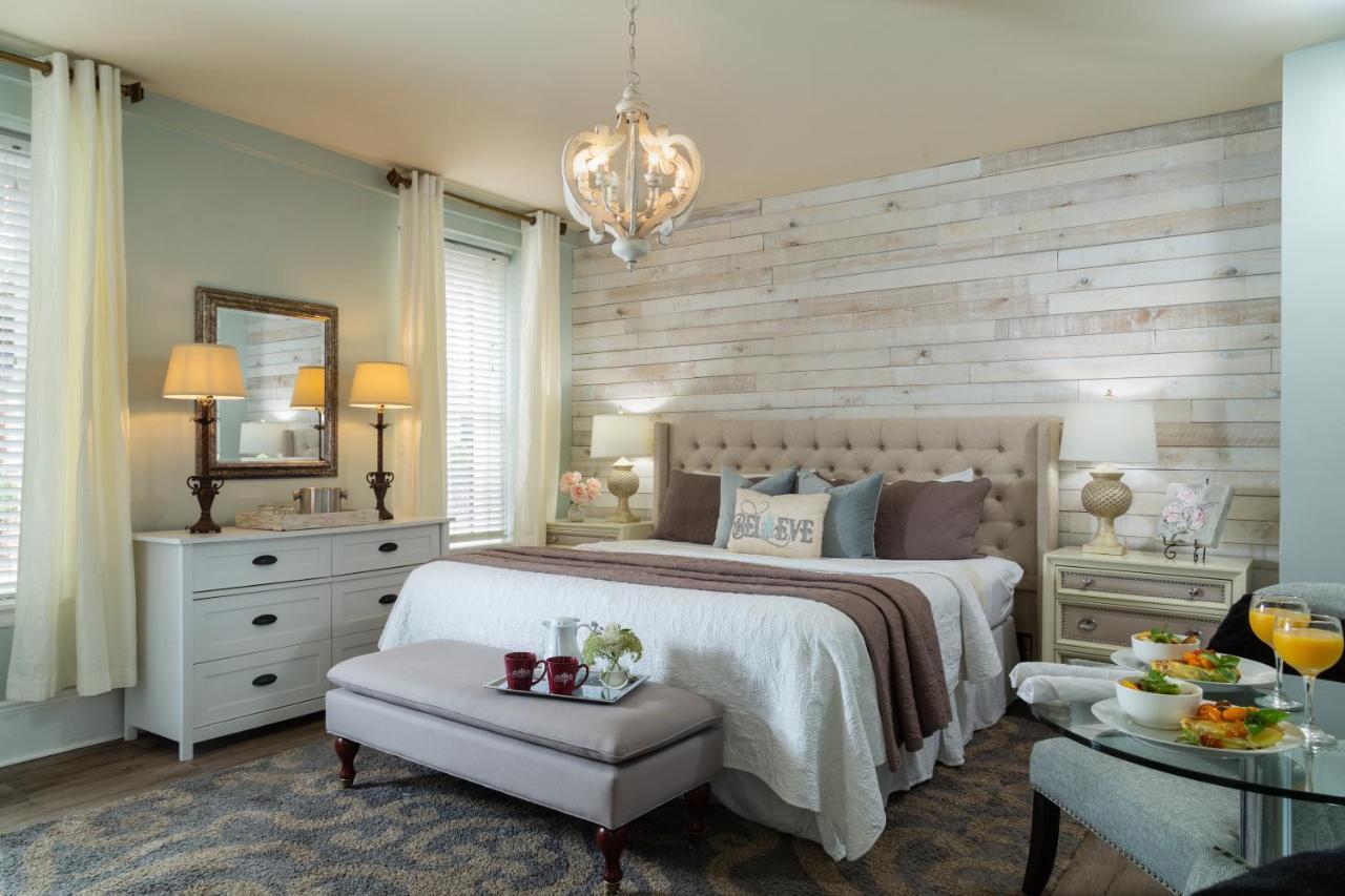 Bayfront Marin House Bed & Breakfast