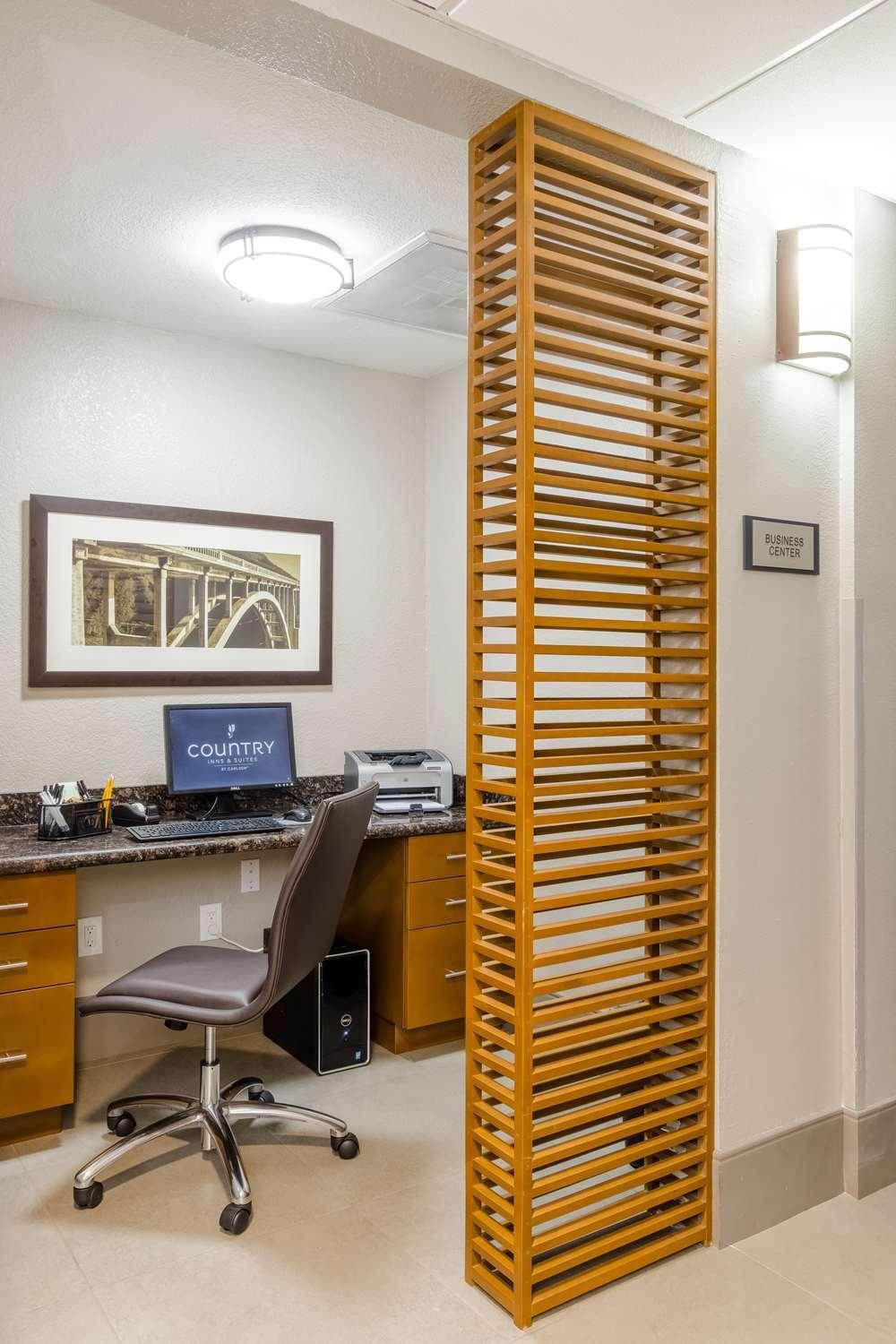 Hotel Country & By Radisson, St Petersburg - Clearwater, Fl