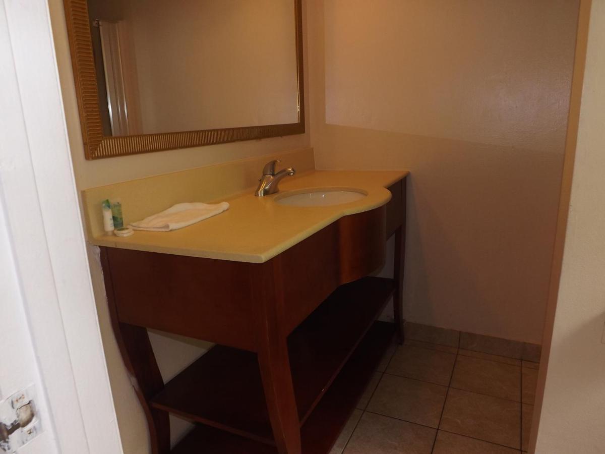 Palm Breeze Hotel Motel