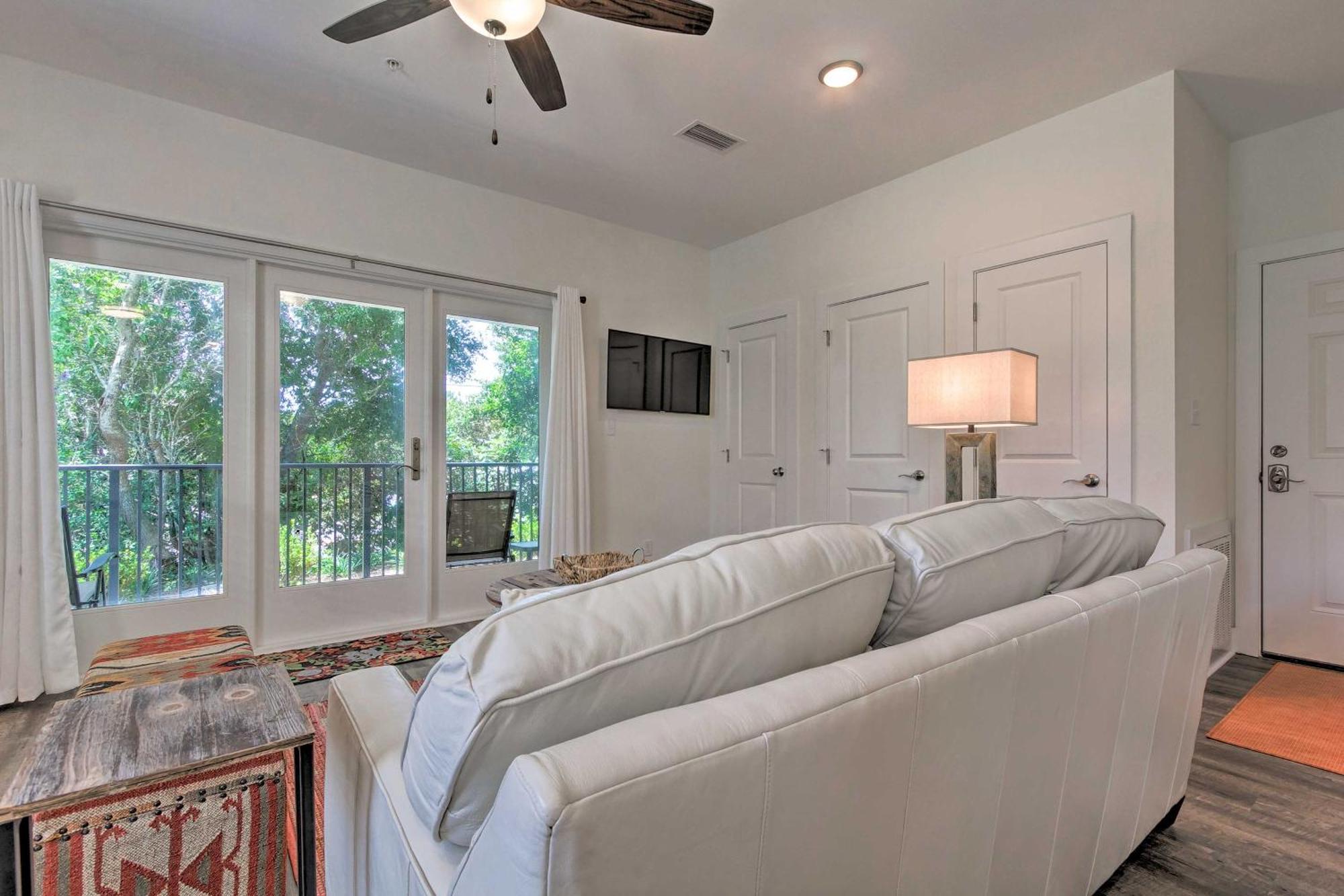 Bright With Pool, 3 Blocks To Santa Rosa Apartment *