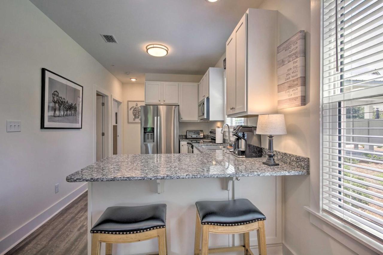 Bright With Pool, 3 Blocks To Santa Rosa