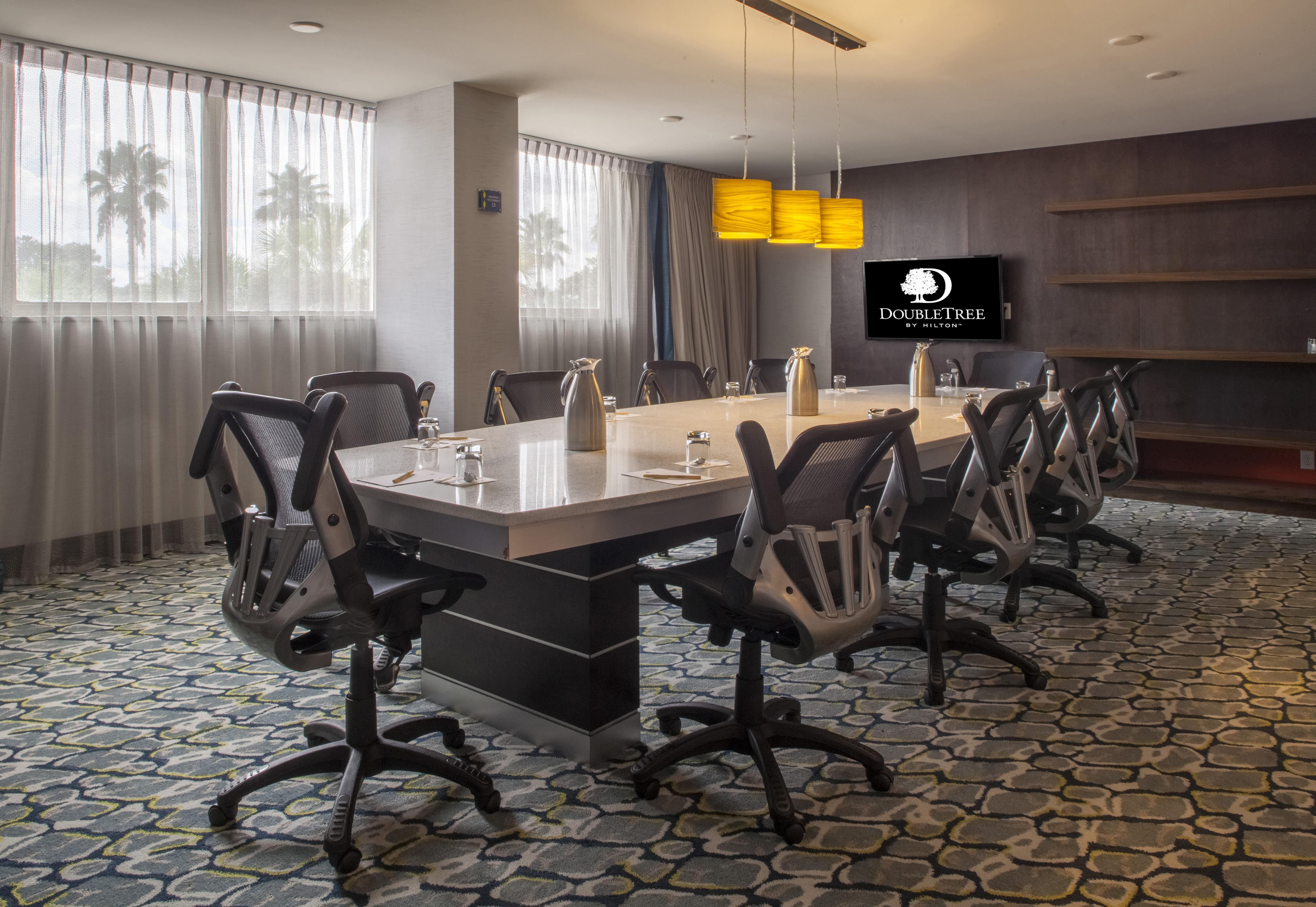 Hotel Doubletree By Hilton Airport 4*