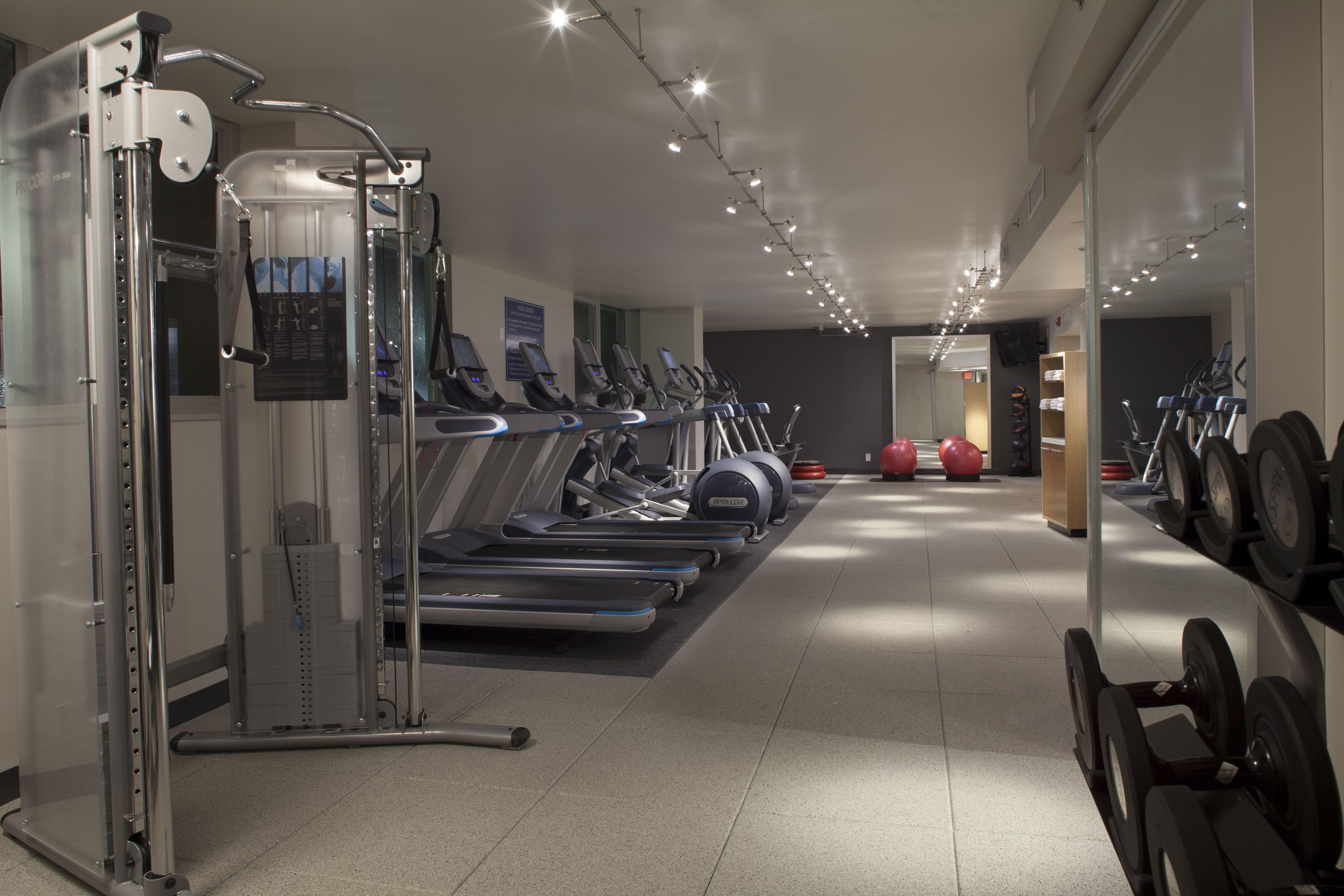 Hotel Doubletree By Hilton Airport 4*