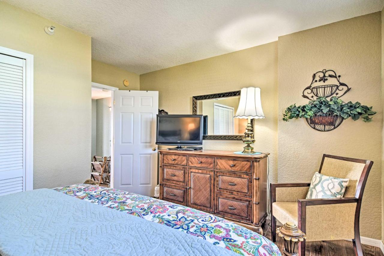 Apartment Coastal With Pool, Walk To Clearwater Beach!