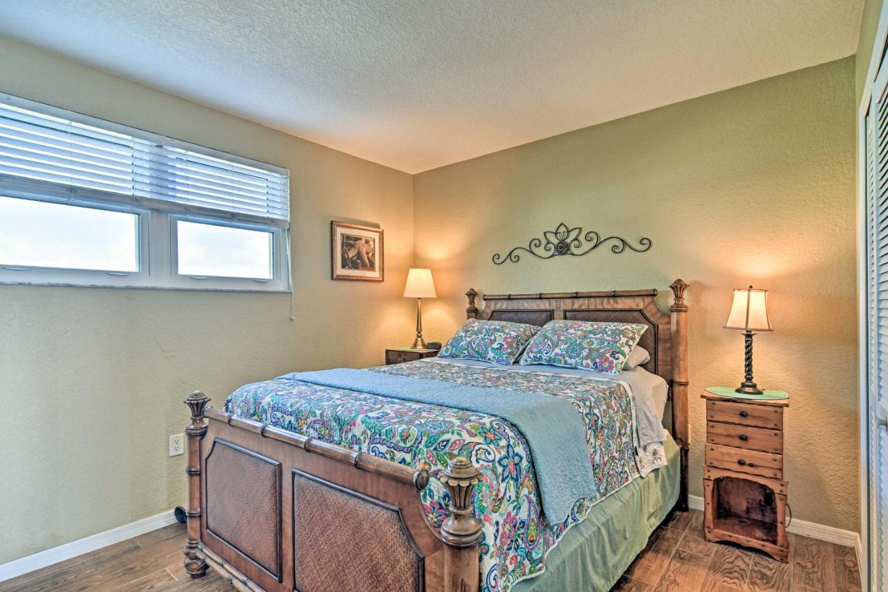 Coastal With Pool, Walk To Clearwater Beach!