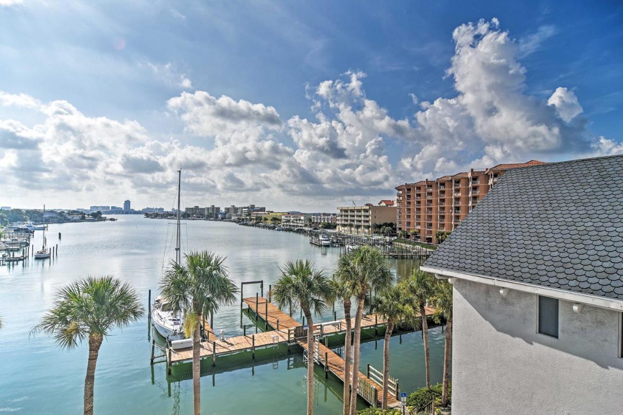 Coastal With Pool, Walk To Clearwater Beach! Apartment *