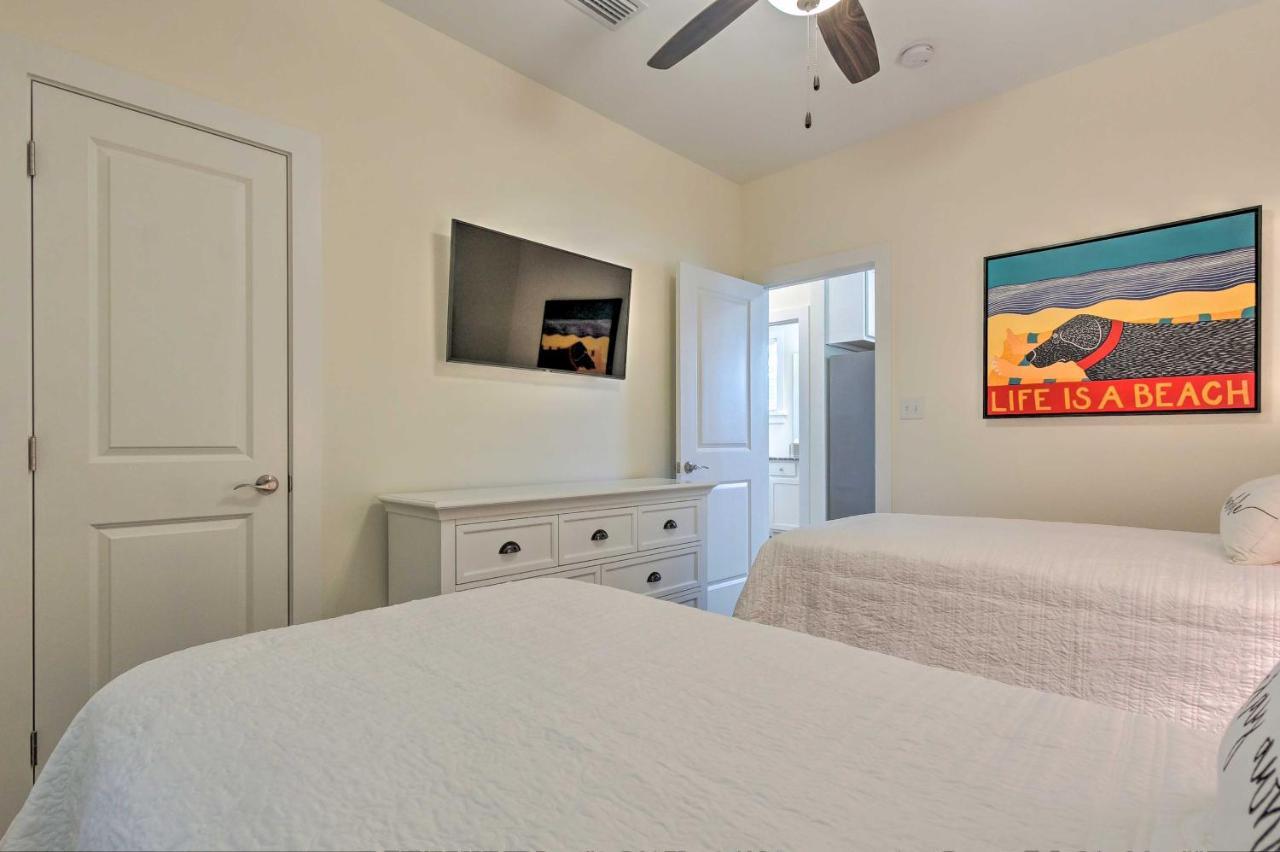 Bright With Pool, 3 Blocks To Santa Rosa