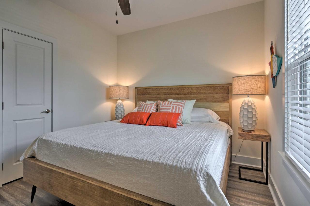 Bright With Pool, 3 Blocks To Santa Rosa *