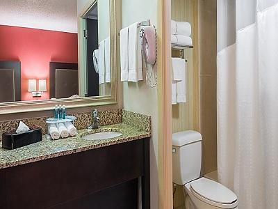 Hotel Express & East-miami By Ihg 2*