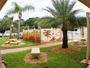 At - Pierce Hotel Fort Pierce
