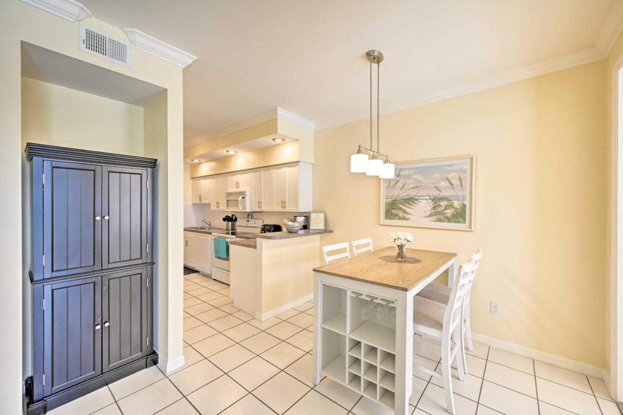 Holiday home Escape With Screened Pool, Near Beaches! *