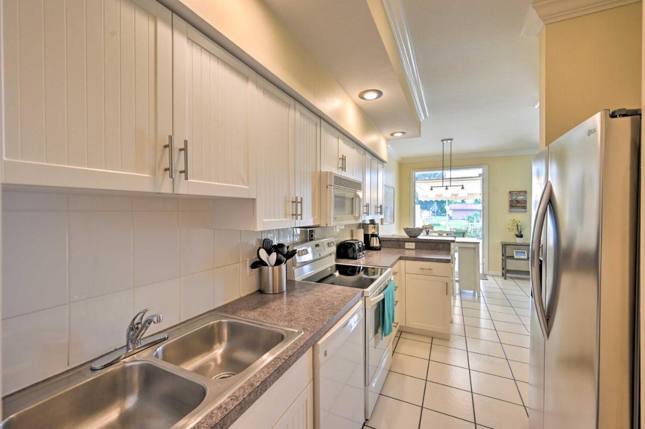 Escape With Screened Pool, Near Beaches! Holiday home
