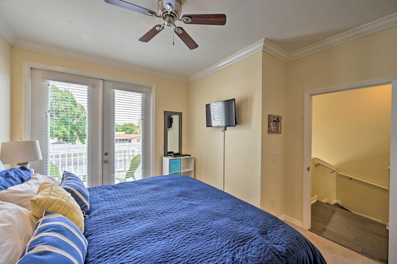Escape With Screened Pool, Near Beaches!