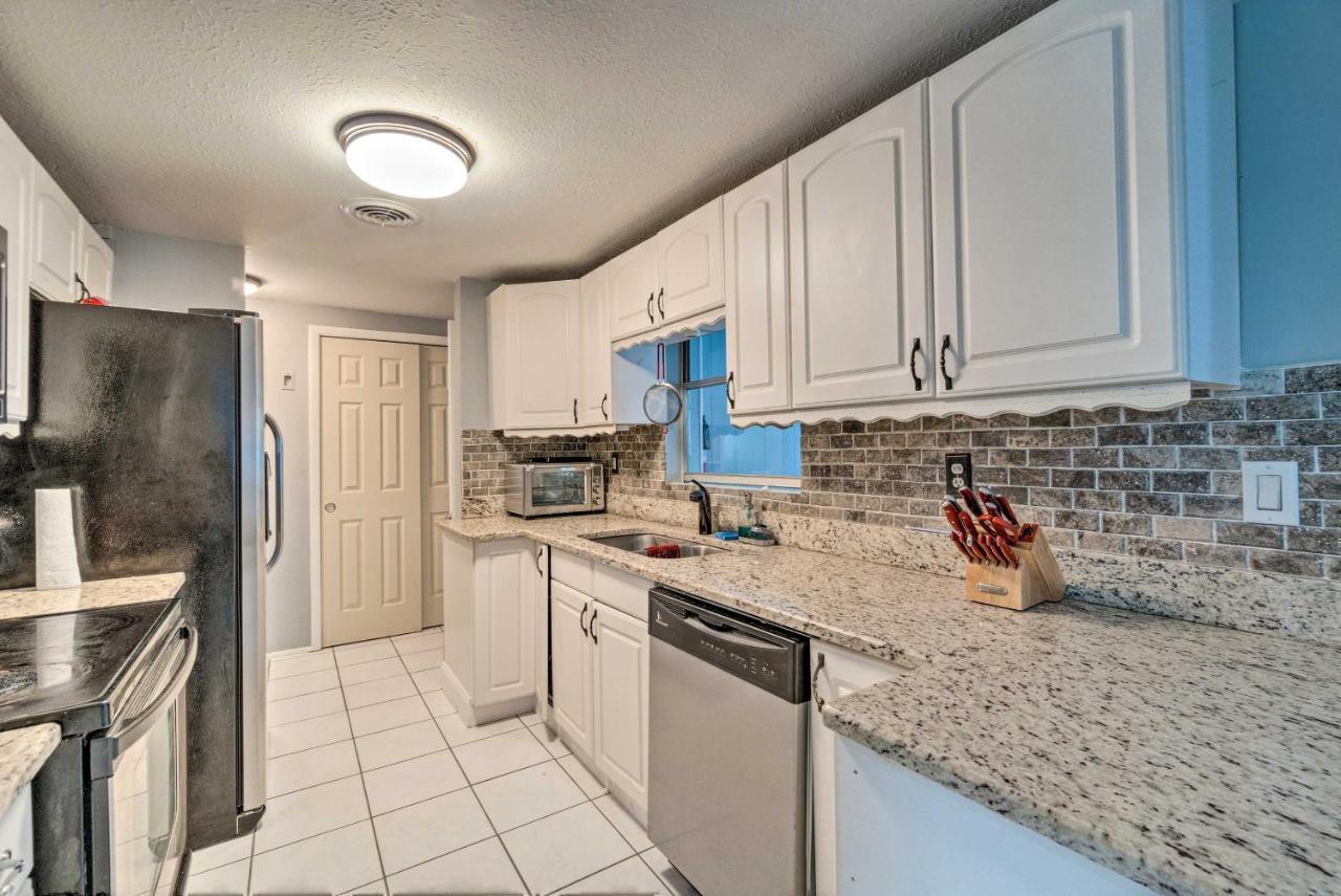 Peaceful With Patio - 2 Miles To Beach! Holiday home *