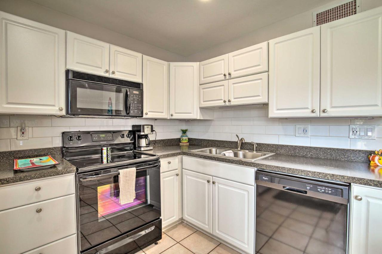 With Pool Access Less Than 4 Miles To Siesta Key Apartment *