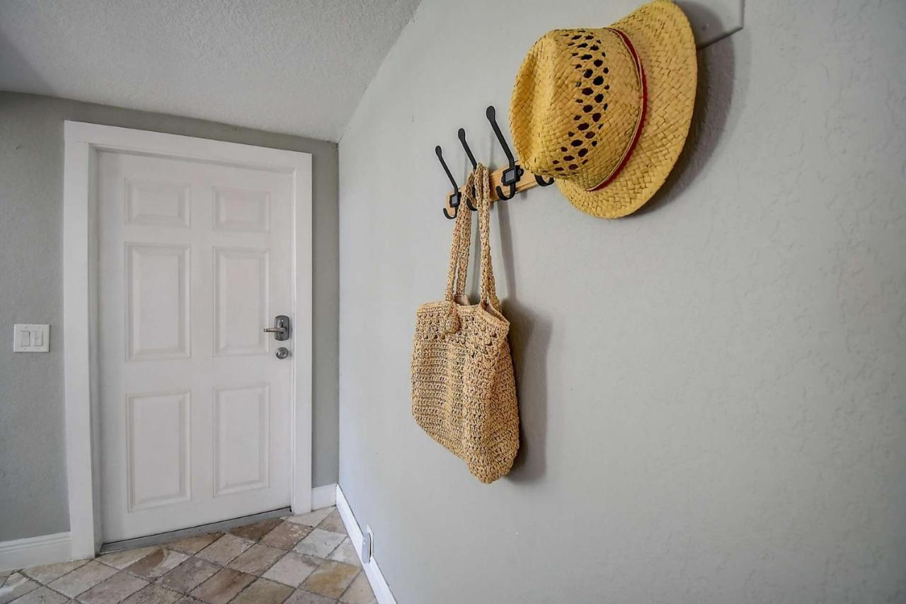 Sunkissed In St Pete Is A 3 Bedroom With Heated Pool And Great Outdoor Space Near The Holiday home *