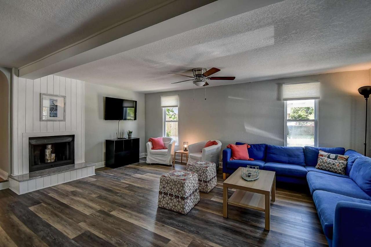 Sunkissed In St Pete Is A 3 Bedroom With Heated Pool And Great Outdoor Space Near The St. Petersburg