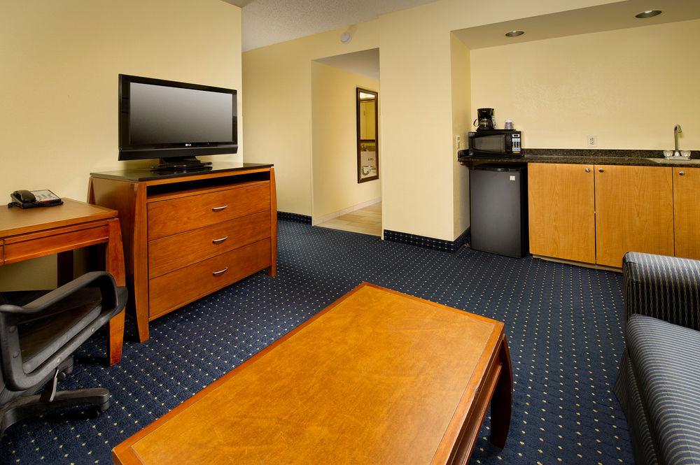 Hotel Express Miami Airport Area By Ihg