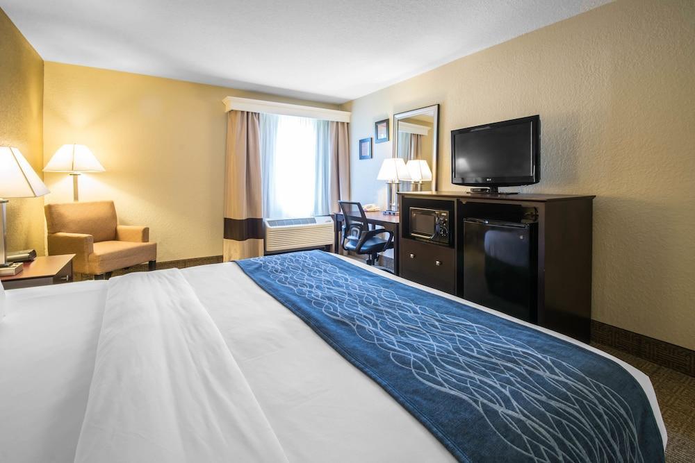 Hotel Comfort & - Near
