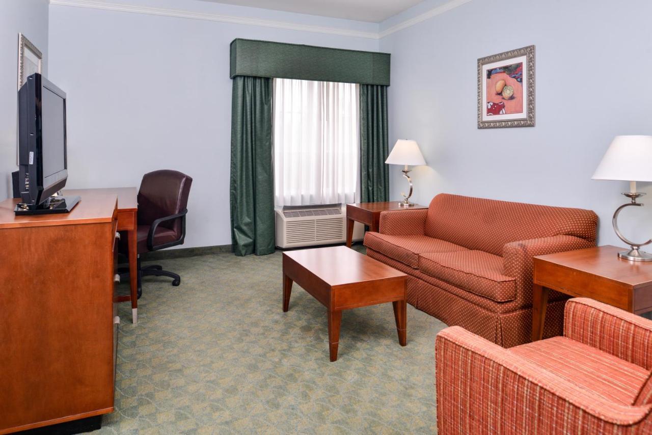 Express North Telecom Park By Ihg Hotel 2*