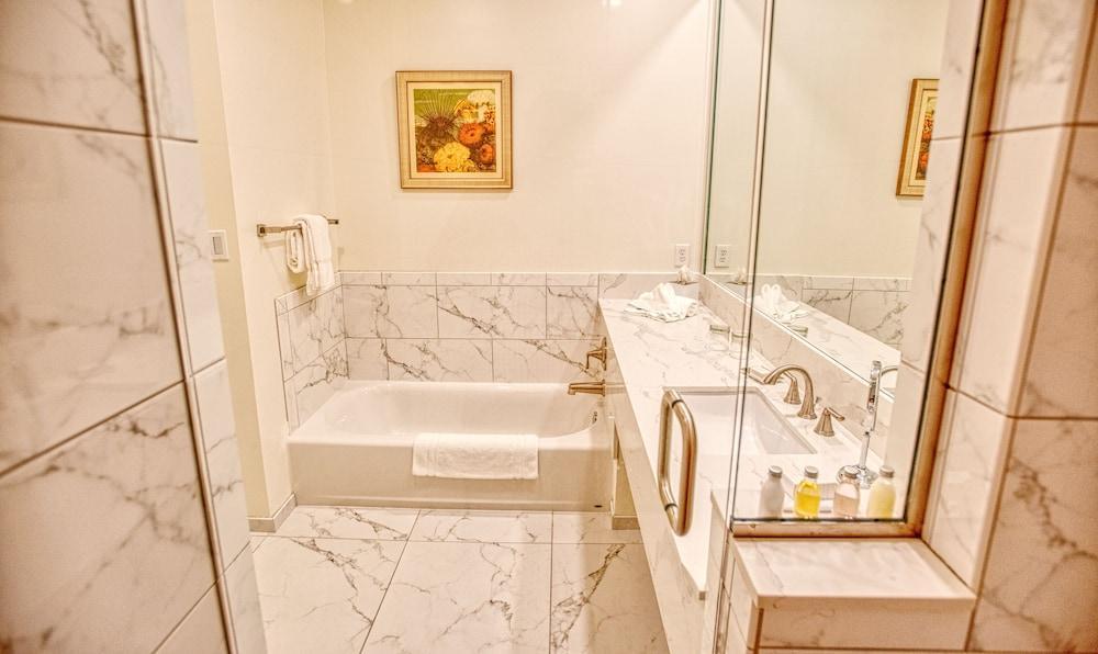 The Capri 4* Naples