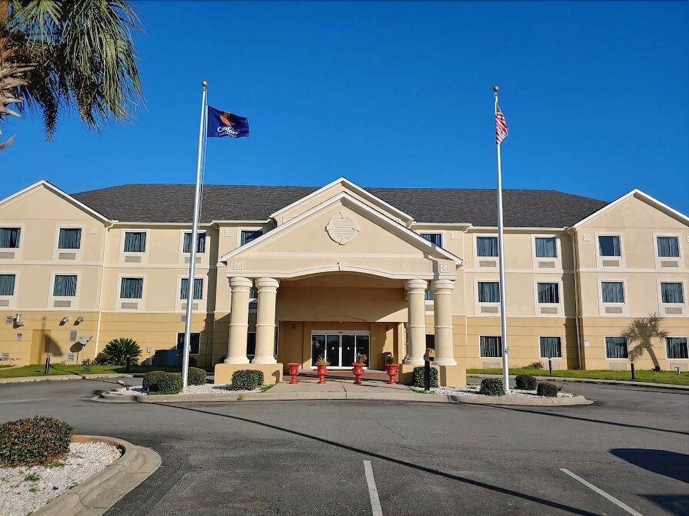 Hotel Comfort & I-10 3*