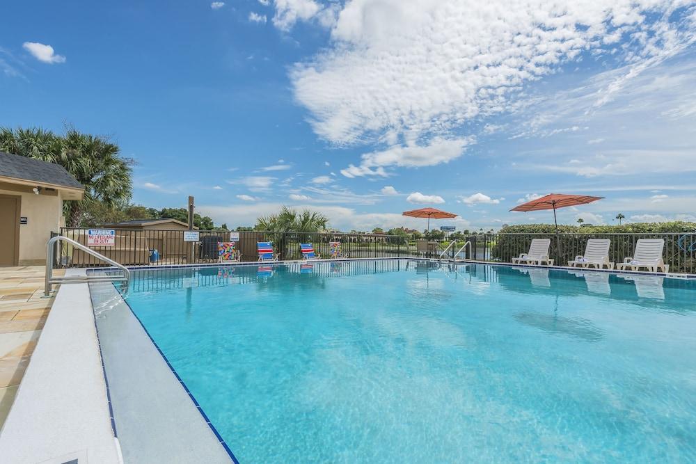 Quality Inn & Suites Kissimmee By The Lake Hotel Four Corners