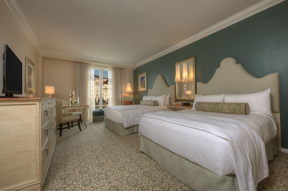 Universal's Loews Portofino Bay Resort 4*