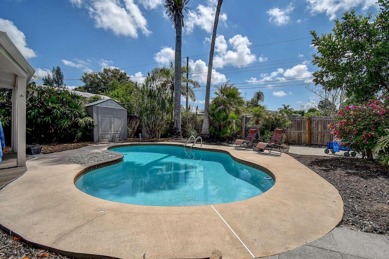 Sunkissed In St Pete Is A 3 Bedroom With Heated Pool And Great Outdoor Space Near The Holiday home *