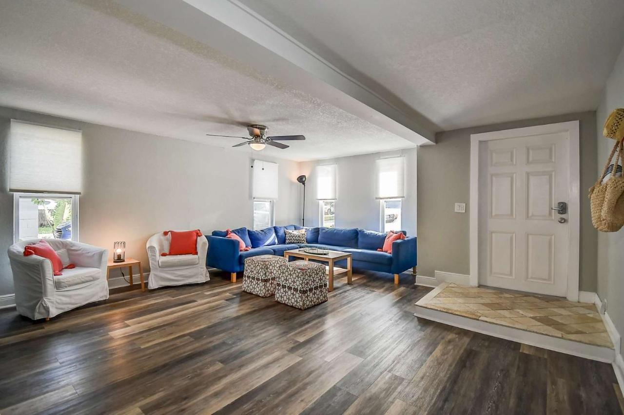 Sunkissed In St Pete Is A 3 Bedroom With Heated Pool And Great Outdoor Space Near The