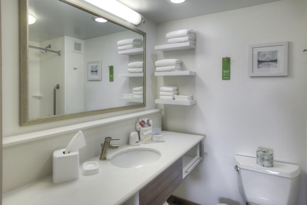 Hampton International Airport/westshore 3*