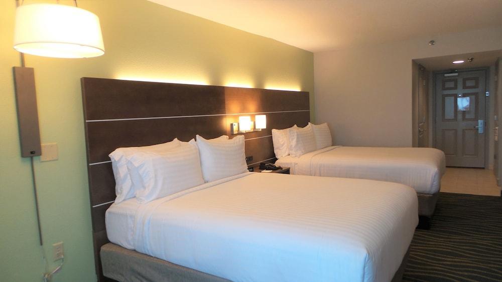 Express & Oceanfront Daytona Shores By Ihg Resort 3*