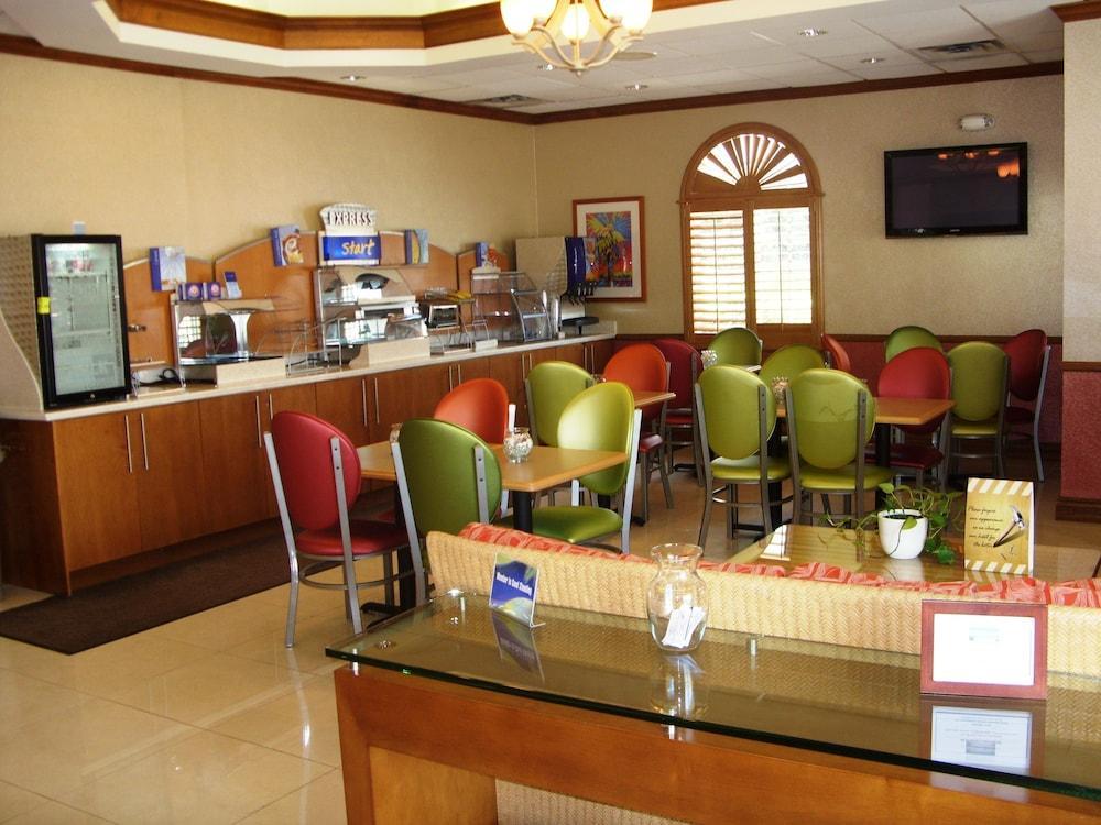 Express- North Palm And Ihg Hotel