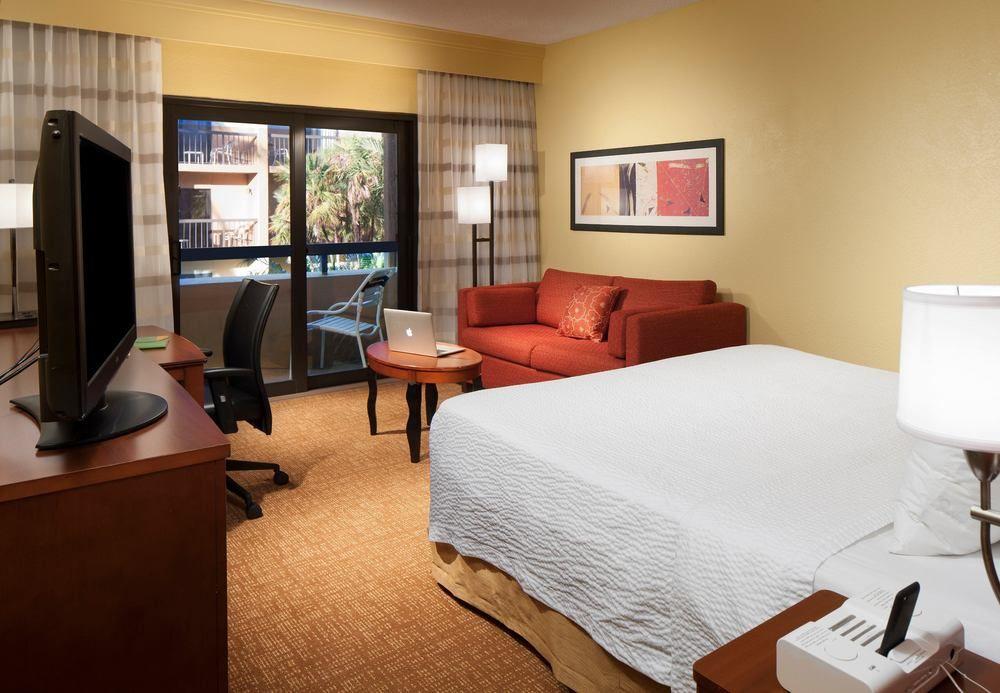 Courtyard Myers Cape Coral Hotel 3*