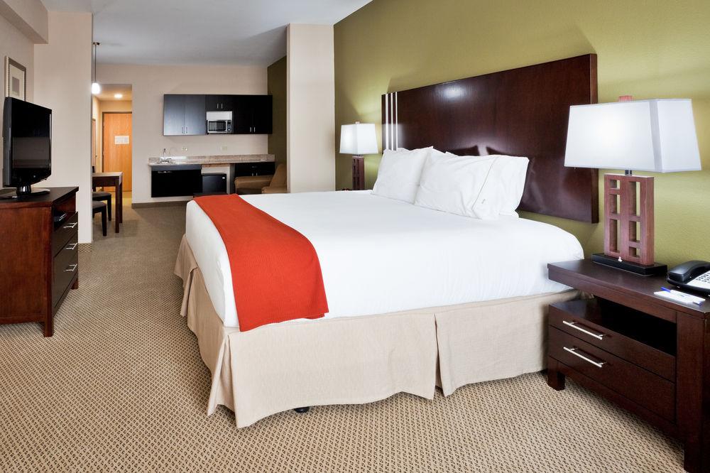 Hotel Express Wales North-winter Haven By Ihg Waverly