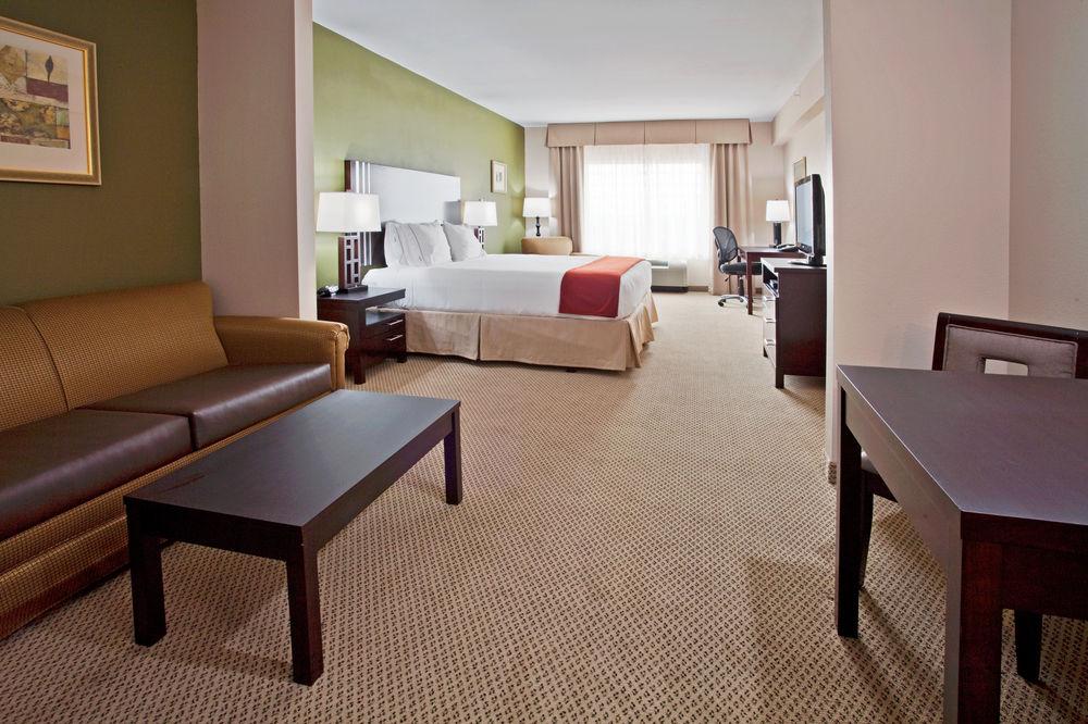 Hotel Express Wales North-winter Haven By Ihg