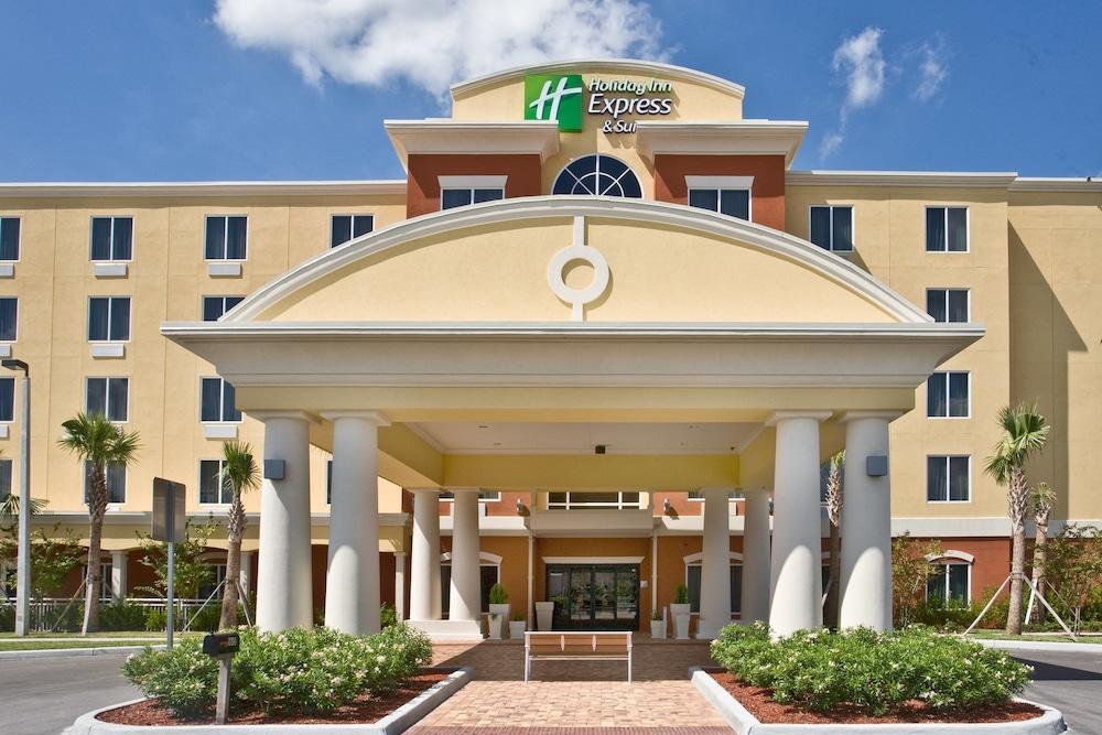 Express & West By Ihg Hotel