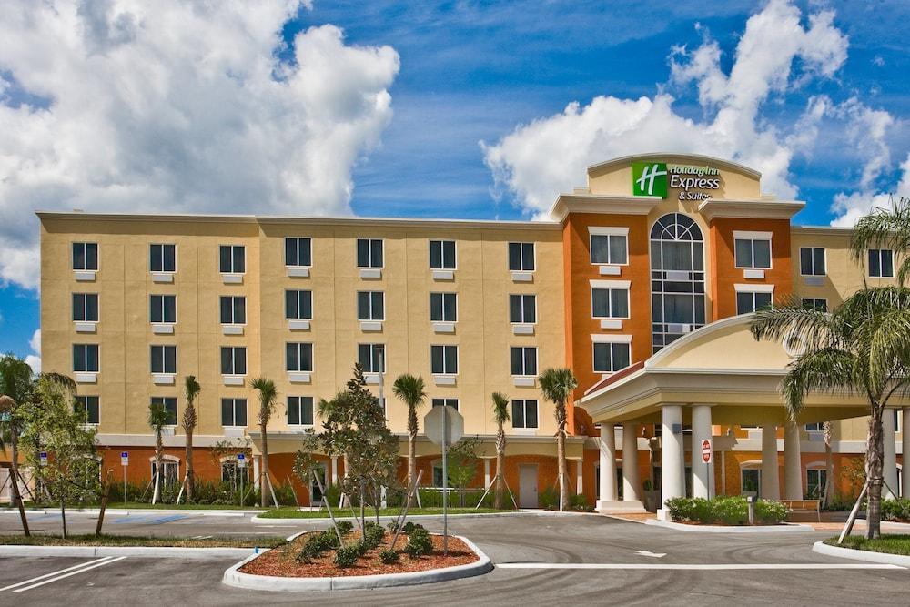 Express & West By Ihg Hotel 3*