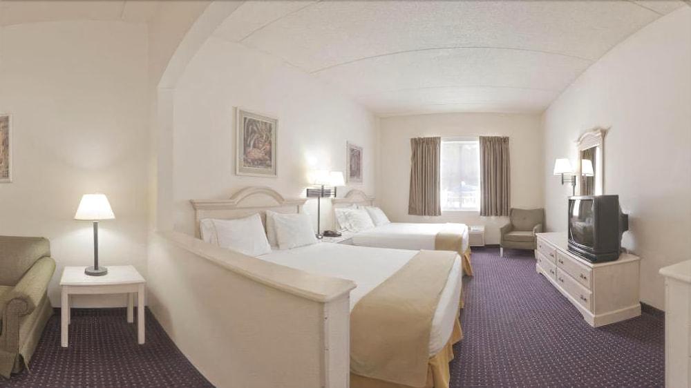 Express & Plant By Ihg 3*