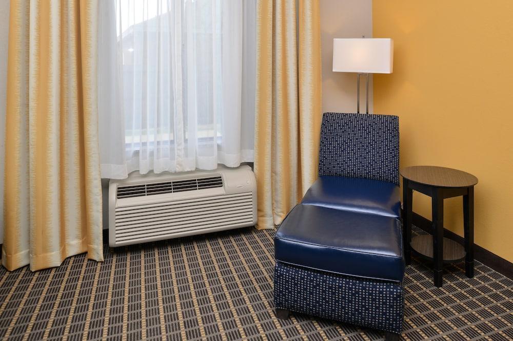 Hotel Fairfield & By Marriott Walton Hurlburt Area 2*