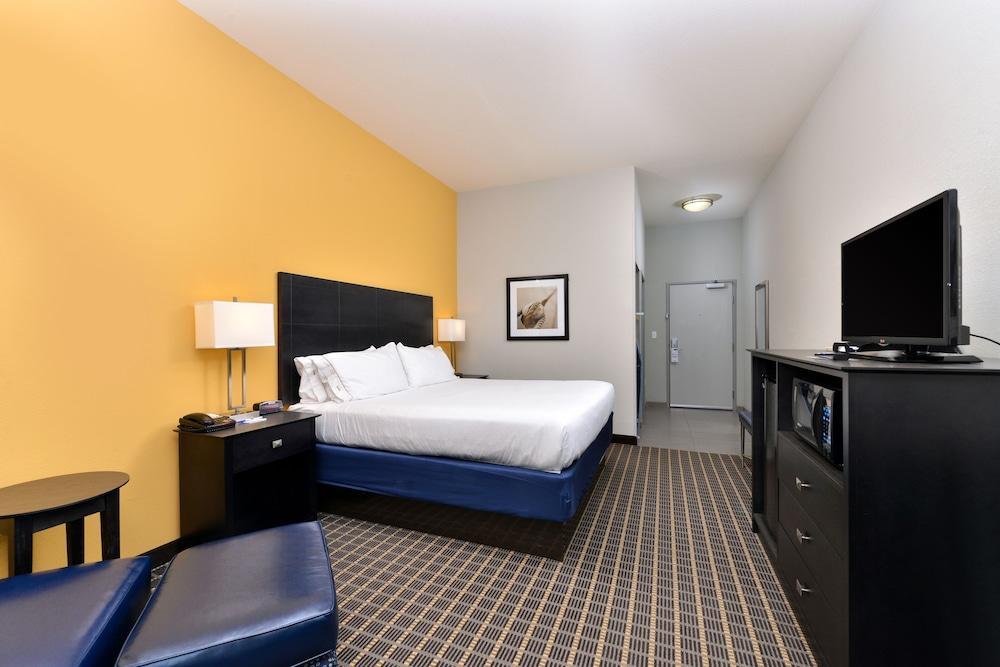 Fairfield & By Marriott Walton Hurlburt Area Hotel 2*