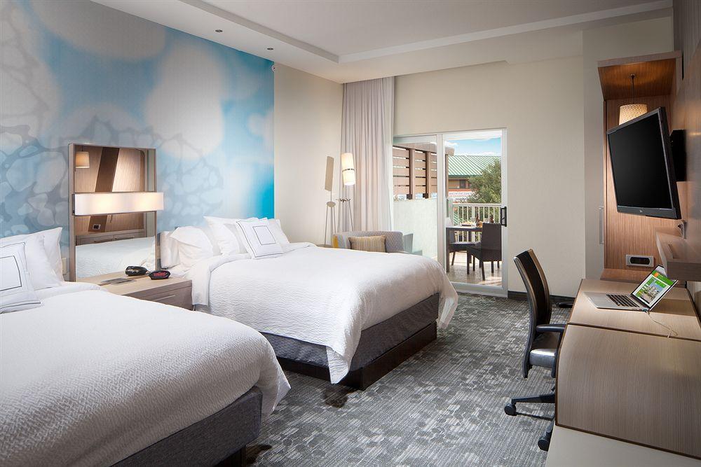 Courtyard By Marriott Palm