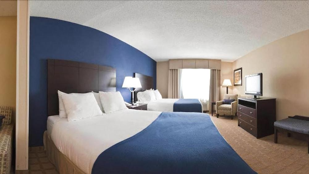 Express & Pierce West By Ihg Hotel 3*
