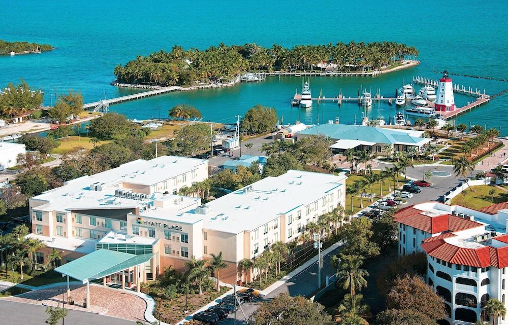 Faro Blanco & Yacht Club Marathon, Curio By Hilton