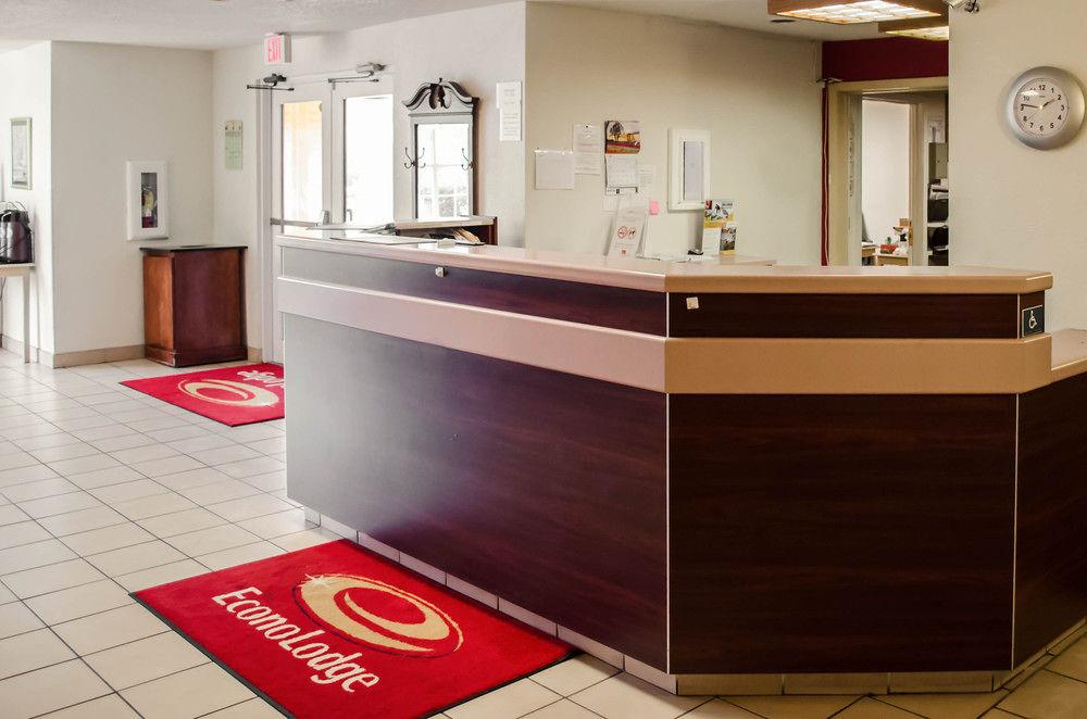 Super 8 By Wyndham Hotel 2*