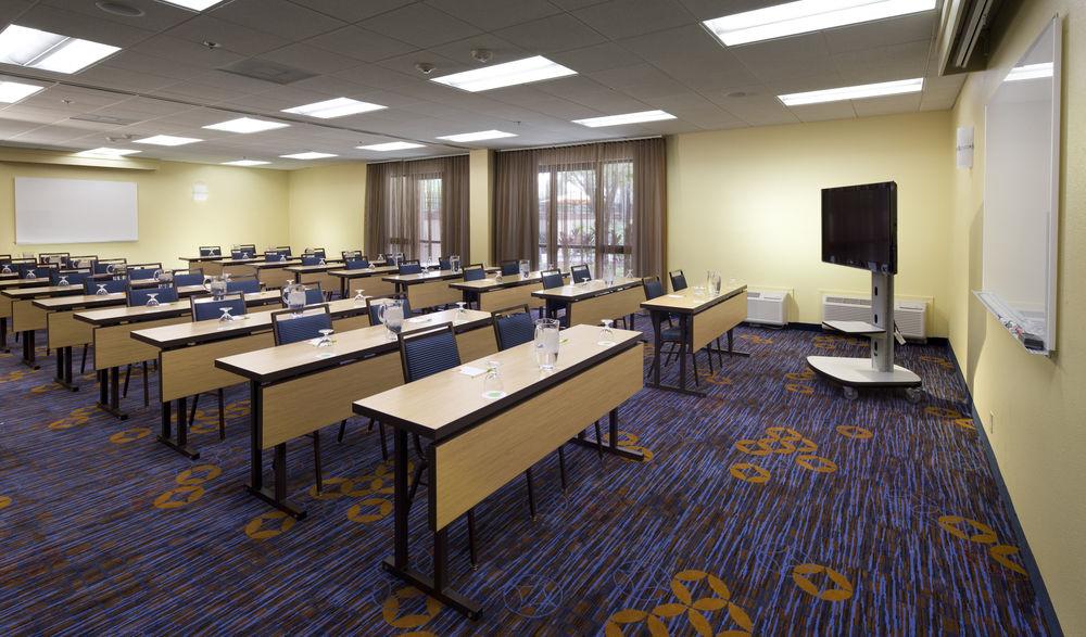 Hotel Courtyard Westshore/airport 3*
