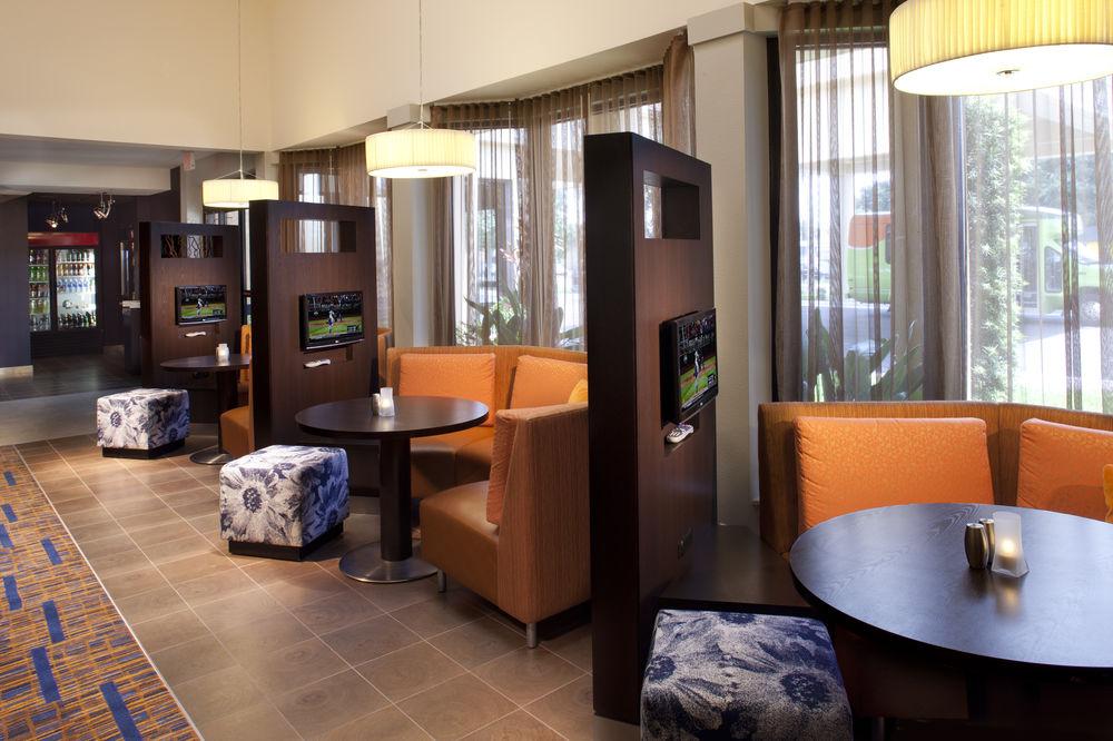 Hotel Courtyard Westshore/airport 3*