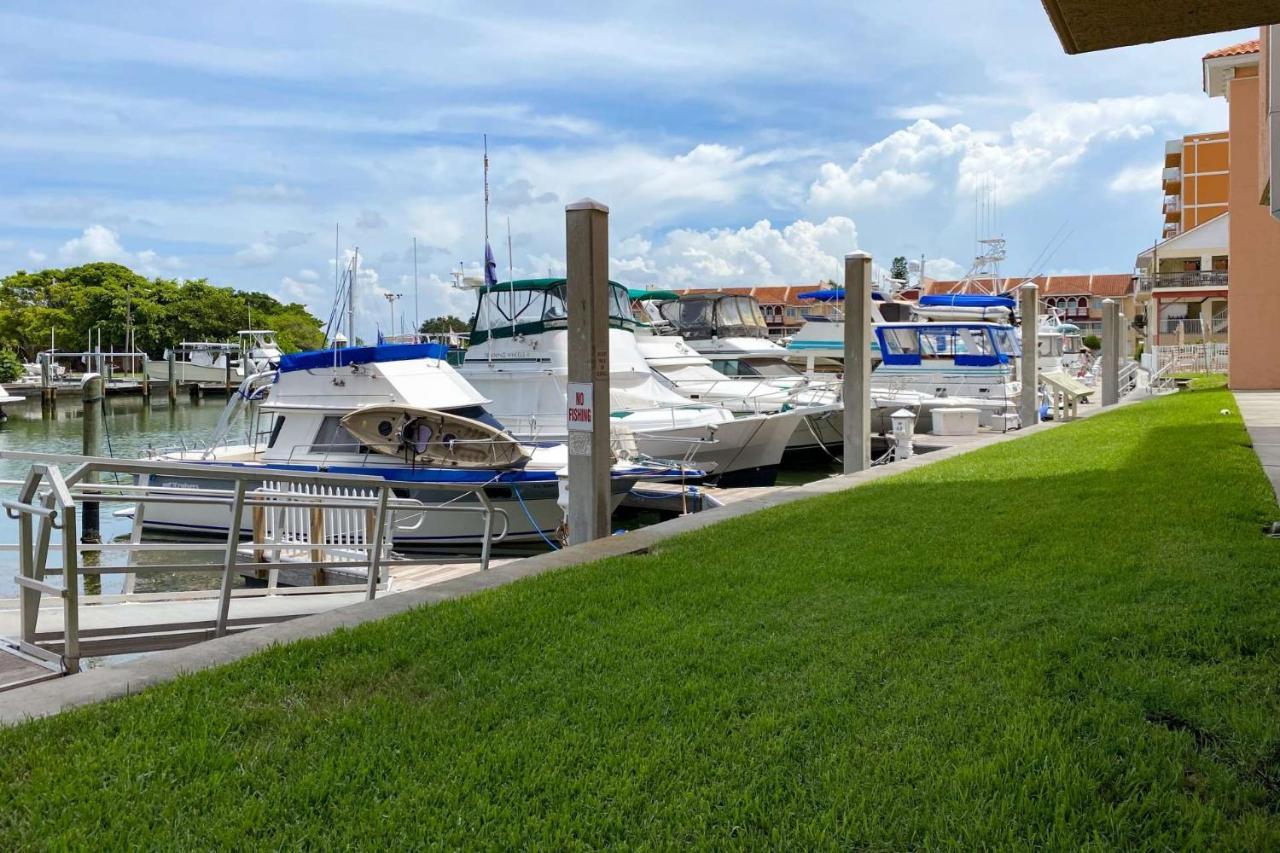 305 - Madeira Bay