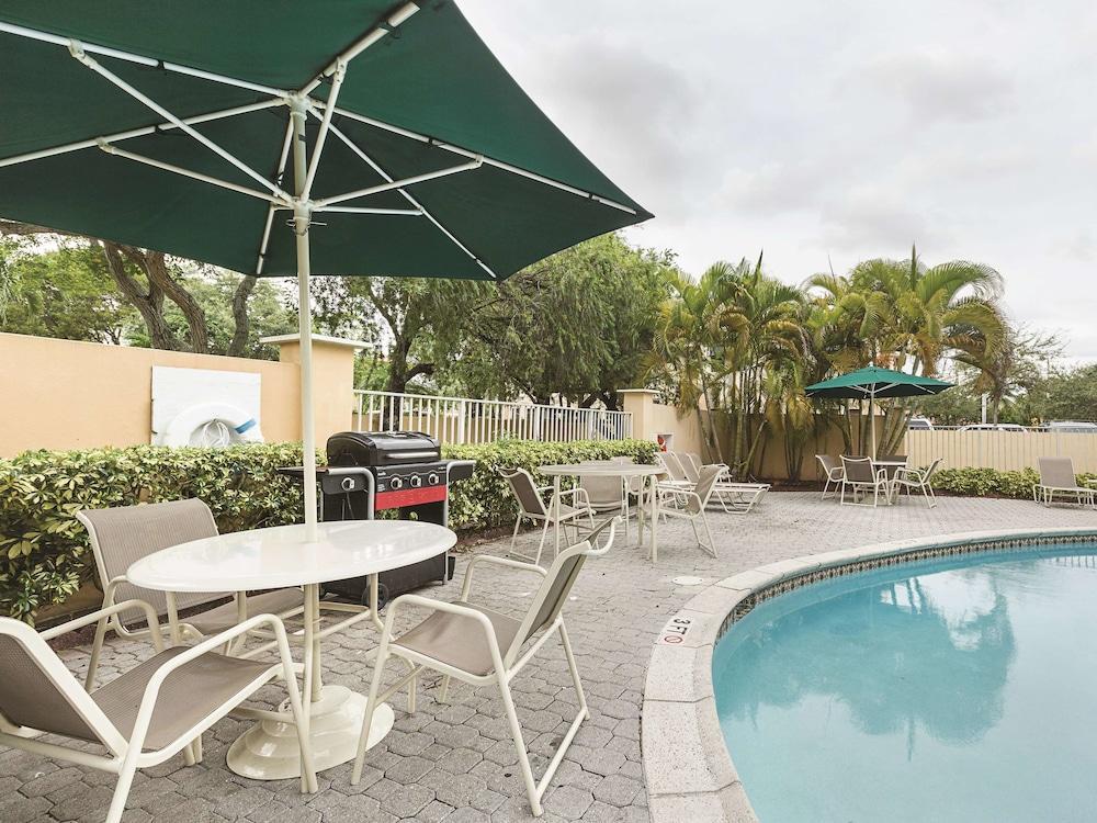 La Quinta By Wyndham Hotel